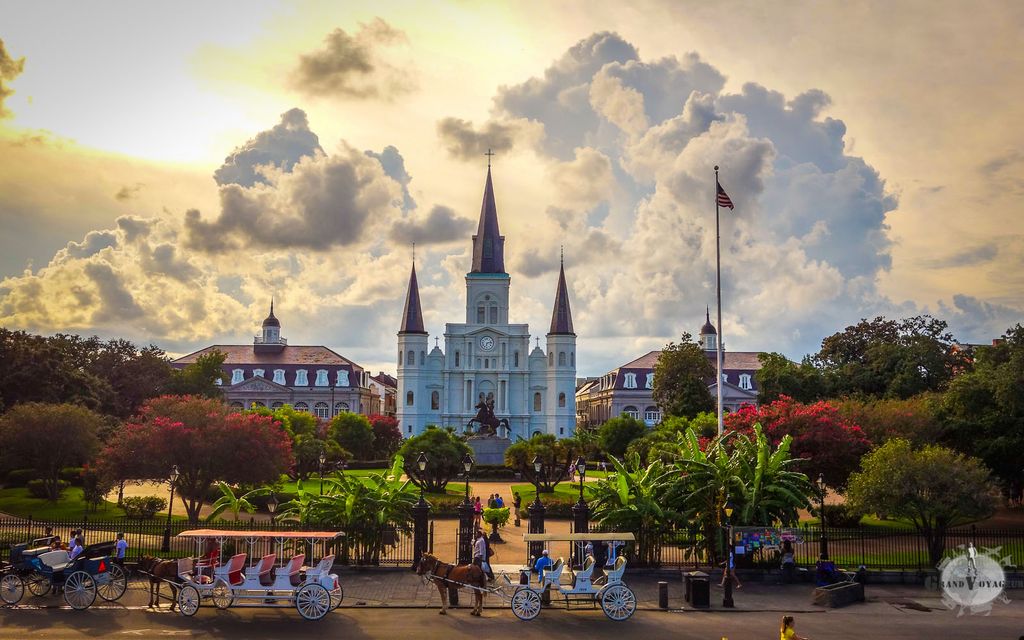 La Cathédrale Saint Louis, devant Jackson Square. La Cathédrale Saint Louis, devant Jackson Square.
