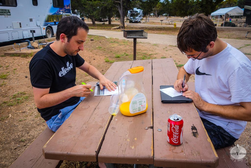 Les guys en mode créatifs et littéraires.