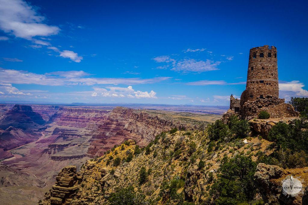 La tour d'observation permet de prendre encore plus de hauteur... et, accessoirement, vendre quelques t-shirts et mugs à l'effigie du canyon et des rangers.