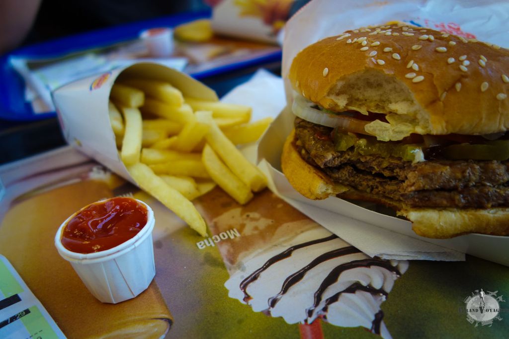 Le grand voyageur en roadtrip et désirant manger sain et équilibré pourra rencontrer quelques difficultés aux US. Le grand voyageur en roadtrip et désirant manger sain et équilibré pourra rencontrer quelques difficultés aux US.