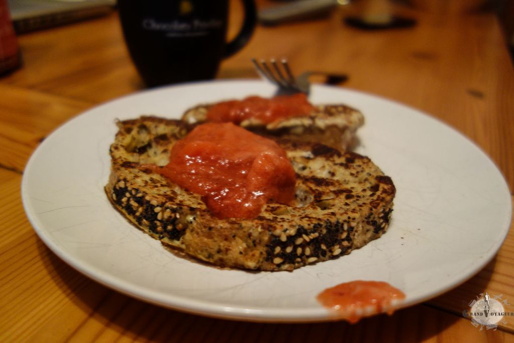Du pain (au sésame) perdu avec de la confiture... miam !!