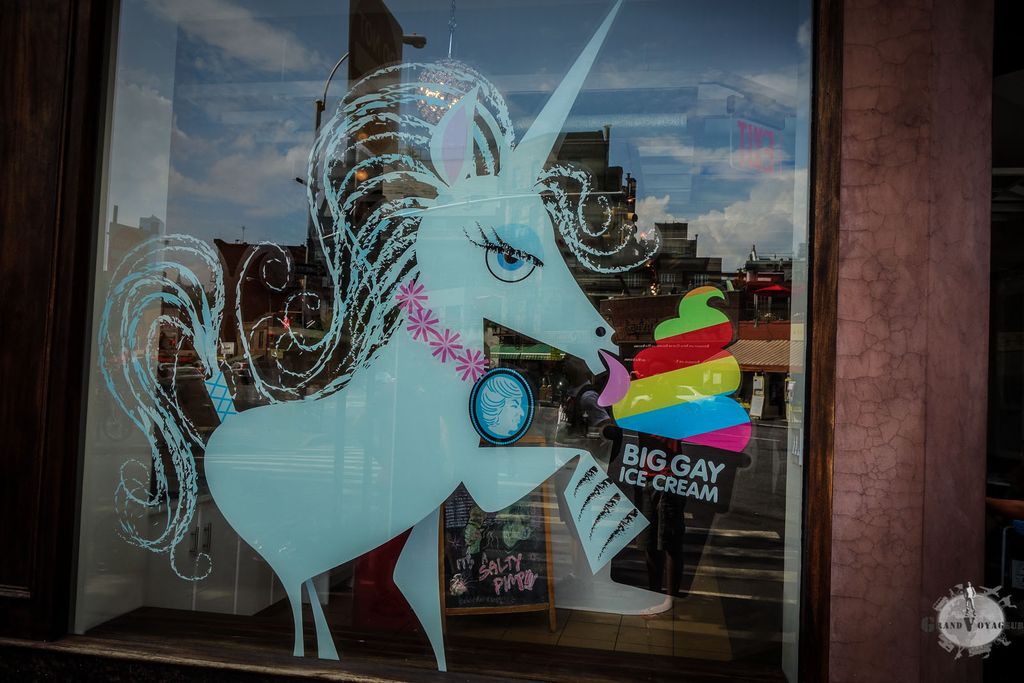 Une autre boutique. C'est... heu... original ? Une autre boutique. C'est... heu... original ?