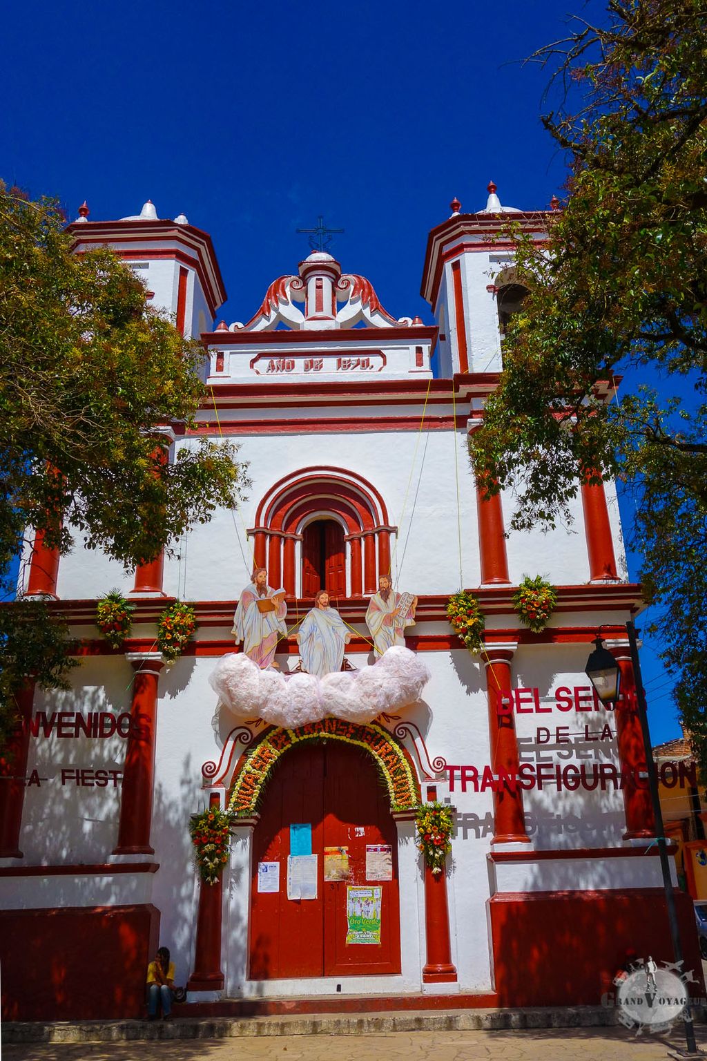 Église El Cerrito, cachée derrière quelques arbres. Église El Cerrito, cachée derrière quelques arbres.