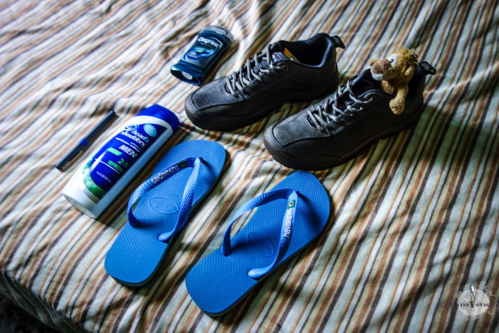 Des chaussures pour remplacer celles perdues à New York. Des Havaianas pour remplacer celles défoncées que je porte depuis 2 ans sur tous les coins de la planète. Des chaussures pour remplacer celles perdues à New York. Des Havaianas pour remplacer celles défoncées que je porte depuis 2 ans sur tous les coins de la planète.