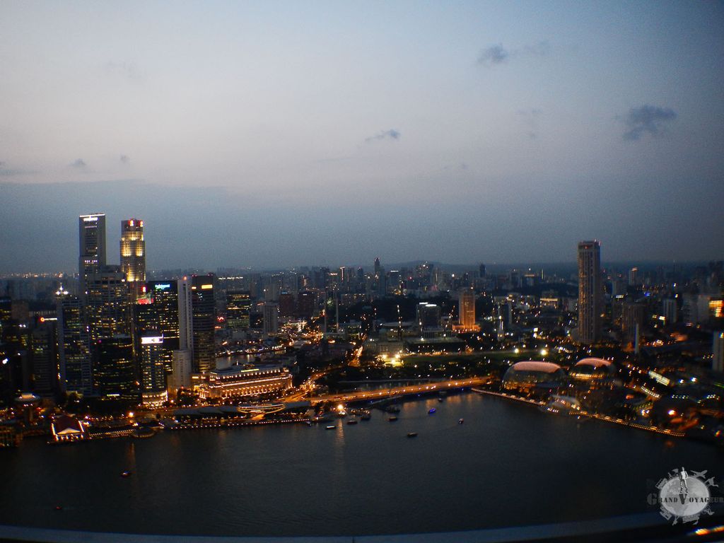Vue de Singapour depuis la piscine. Vue de Singapour depuis la piscine.