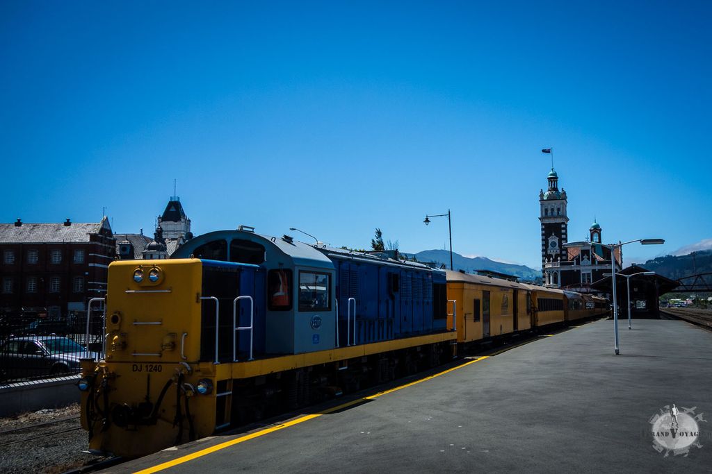 La loco et ses wagons, prêts au départ.