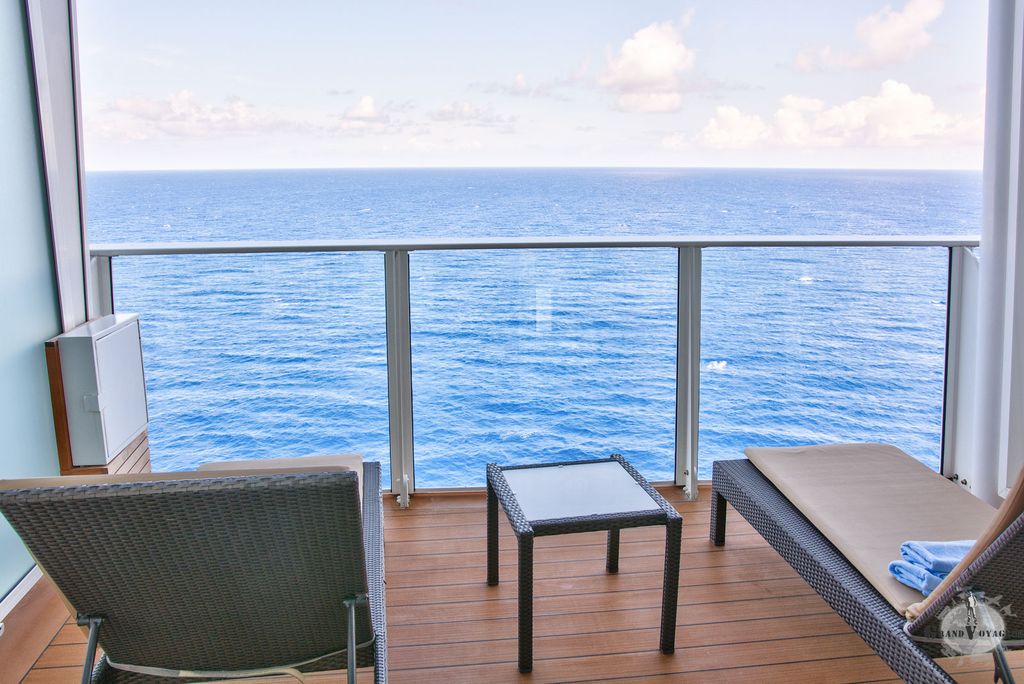 Un petit balcon. Un petit balcon.