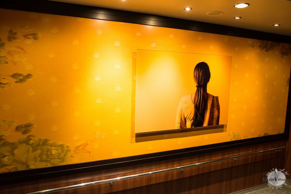 Voyez le détail avec lequel ces oeuvres d'art ont été intégrées au bateau en peignant le mur de manière à ce que la photo se fonde dedans. Voyez le détail avec lequel ces oeuvres d'art ont été intégrées au bateau en peignant le mur de manière à ce que la photo se fonde dedans.