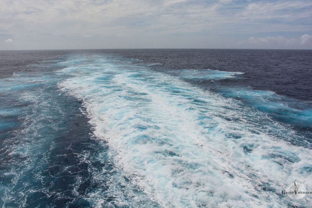 La piste de jogging offre aussi une belle vue sur l'arrière du bateau. La piste de jogging offre aussi une belle vue sur l'arrière du bateau.