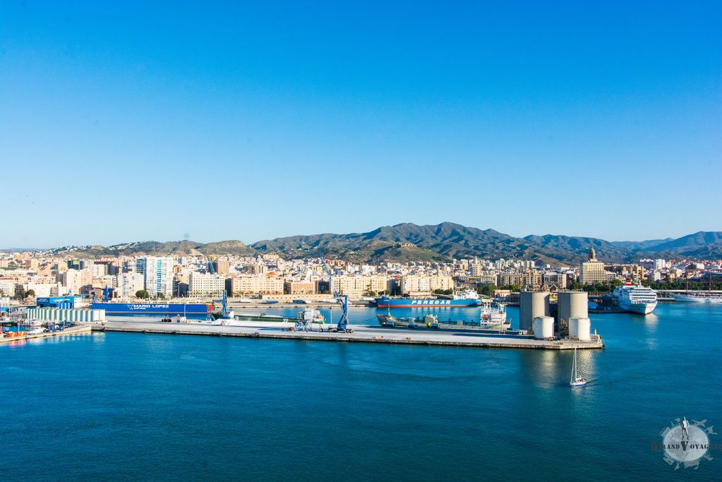 Terre ferme droit devant ! Hola Màlaga! Terre ferme droit devant ! Hola Màlaga!