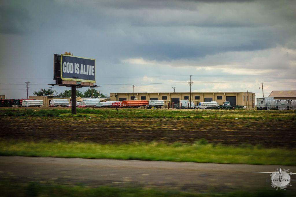Dieu est vivant... c'est pas moi qui le dit, hein !