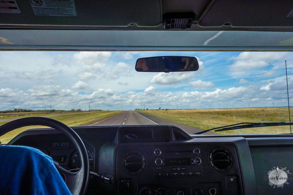 C'est parti, la route est droite.