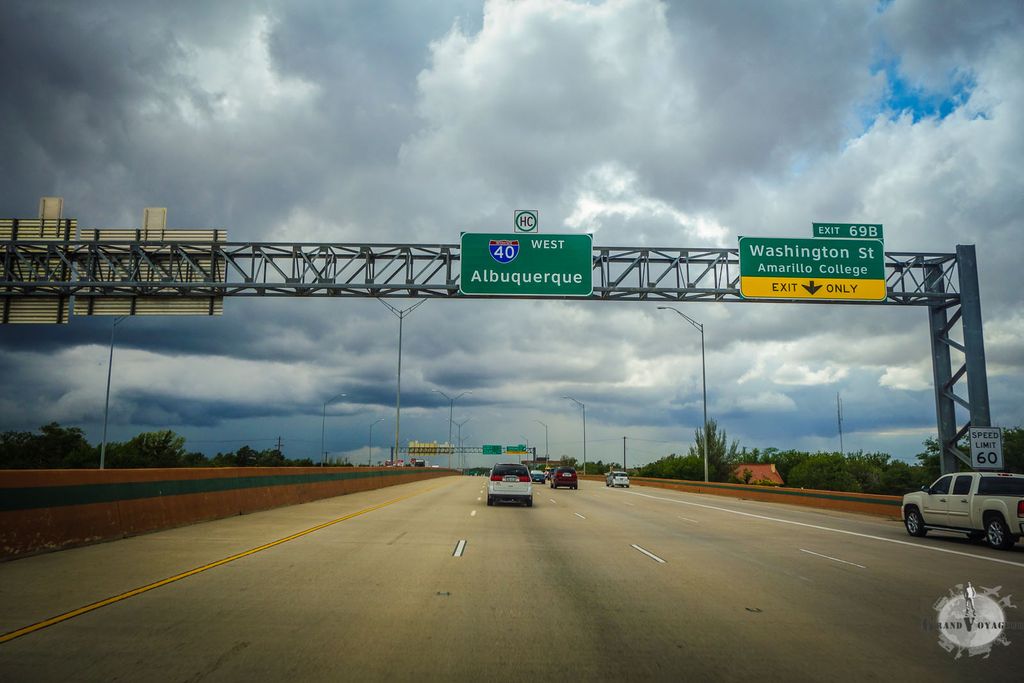 Enfin Albuquerque est annoncé au dessus d'une route (droite).