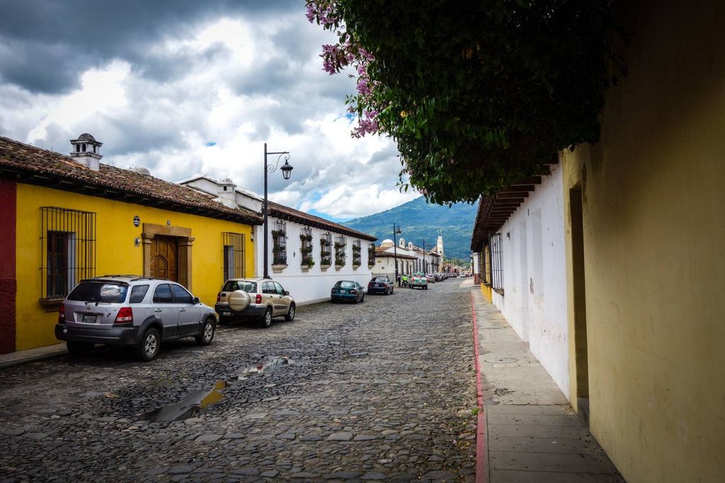 Les rues pavées et les maisons colorées font leur petit effet. Faut juste pas se balader en voiture pour ne pas se croire dans un rodéo.