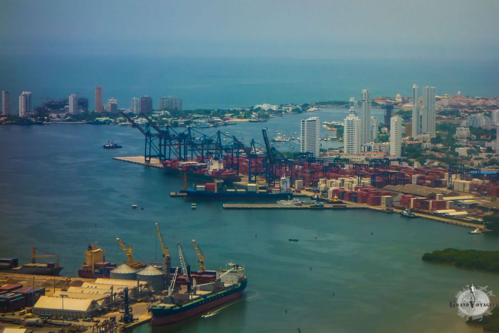 Le port commercial de Carthagène, dans un mois, je monterai dans un de ces cargos !