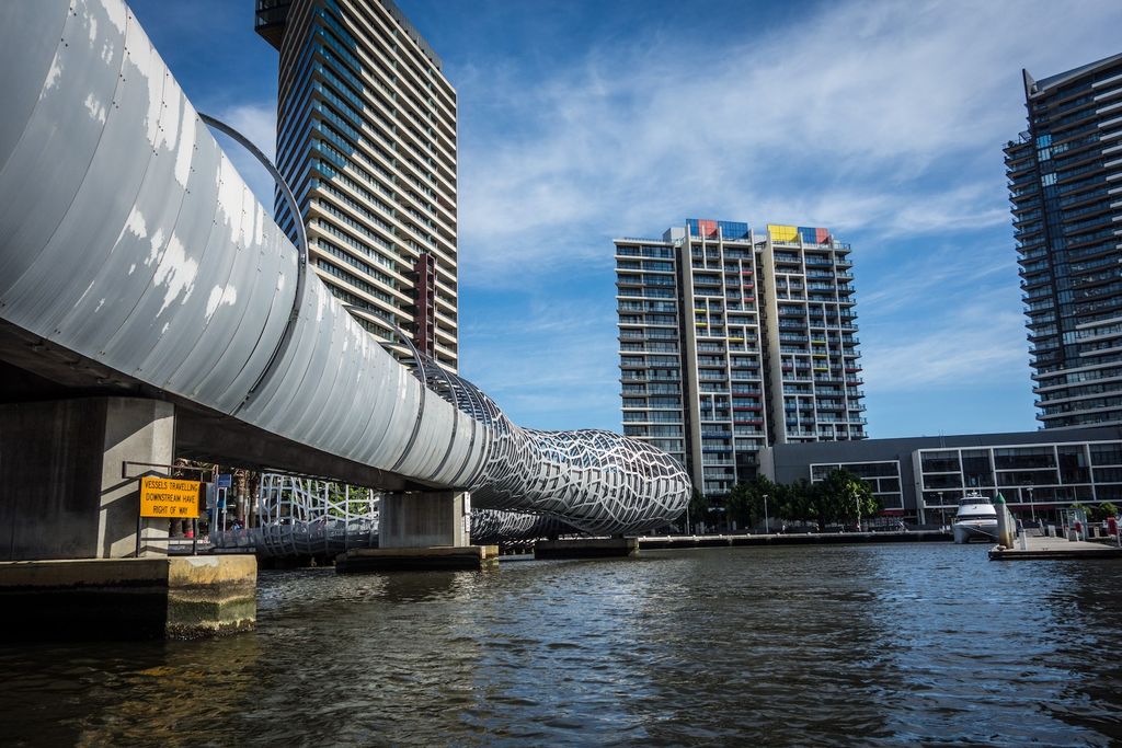 ... par contre celui-ci s'en est pris plein la tête.