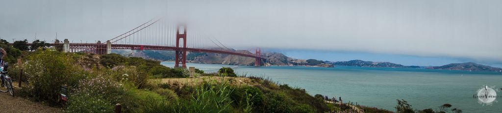 A gauche, le magnifique Golden Gate. Au dessus de nous, les nuages. En face... le ciel bleu !