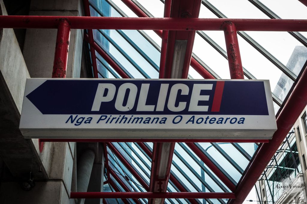 Alors comme ça on apprend que Police en Maori se dit "Nga Pirihimana O Aotearoa". Voilà voilà... Alors comme ça on apprend que Police en Maori se dit "Nga Pirihimana O Aotearoa". Voilà voilà...
