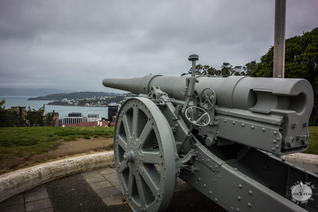 Canon Krupp, souvenir de Guerre de la Première Guerre Mondiale, surveillant la baie. Canon Krupp, souvenir de Guerre de la Première Guerre Mondiale, surveillant la baie.