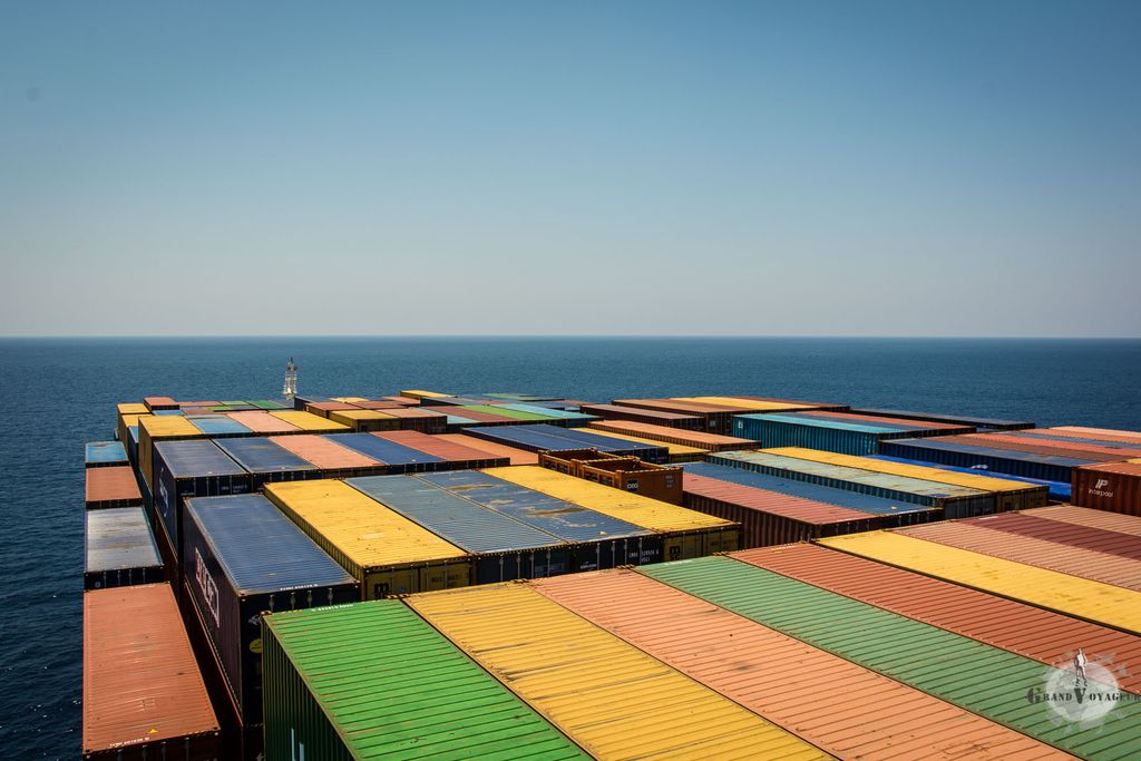 La vue avant depuis le pont de navigation. Ce dernier étant plus en avant que sur les précédents cargos sur lesquels j'étais monté, la vue n'est pas des plus impressionnantes (si ce n'est la hauteur par rapport à la surface de l'eau).