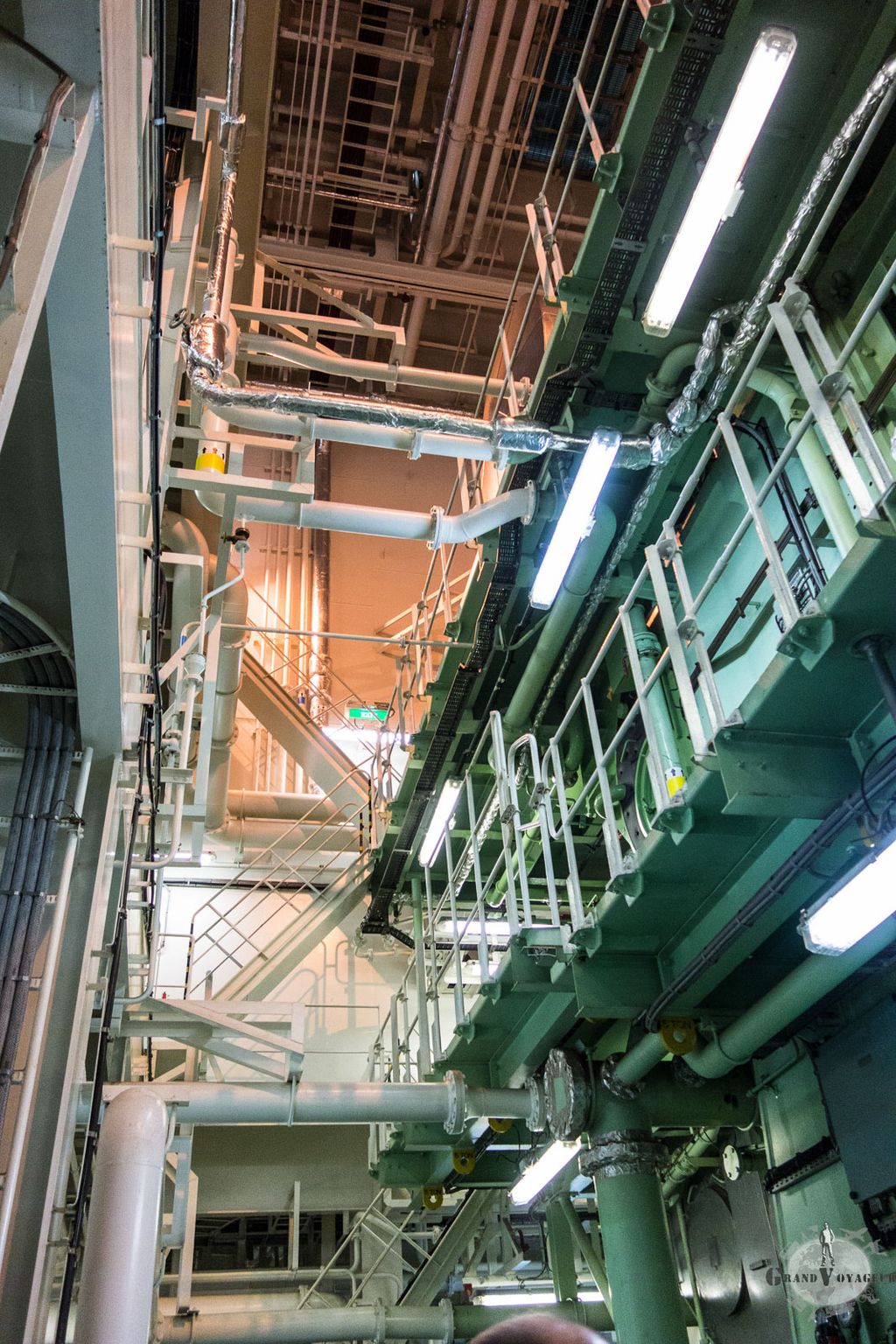 La salle des machine est une véritable cathédrale sous le niveau de la mer.