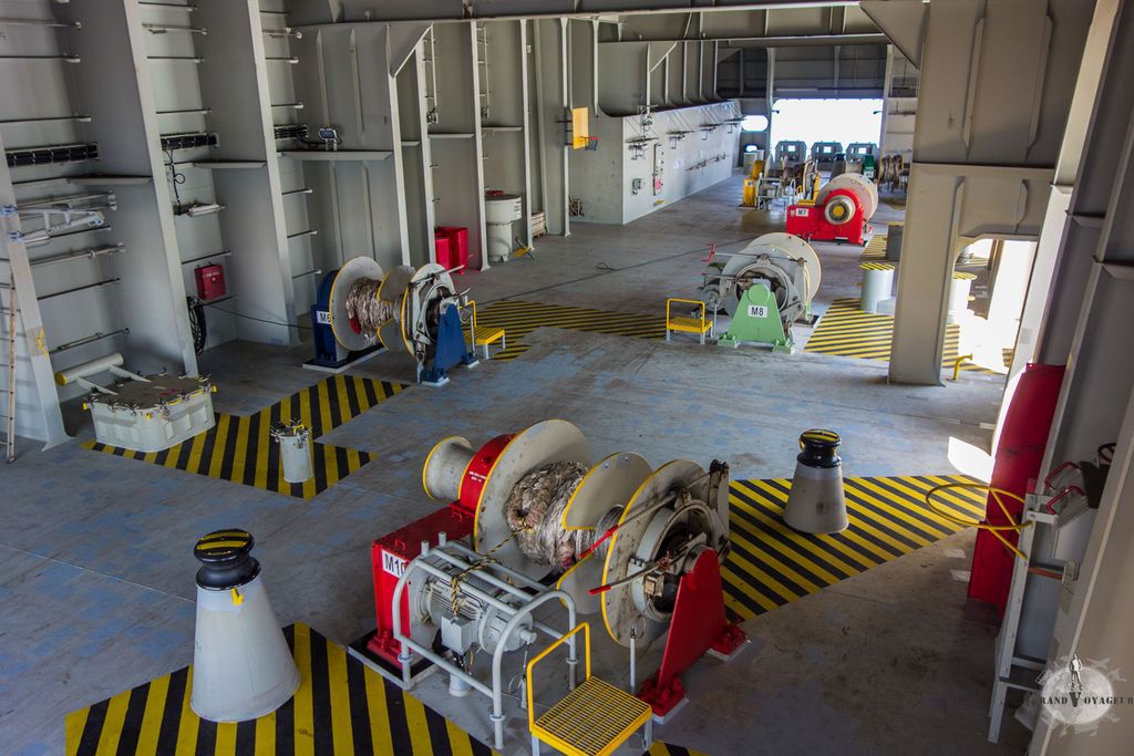 Sur le pont arrière, cet espace sous les conteneurs est utilisé par l'équipage pour se relaxer et aussi, régulièrement, pour organiser des barbecue géants. Miam miam.