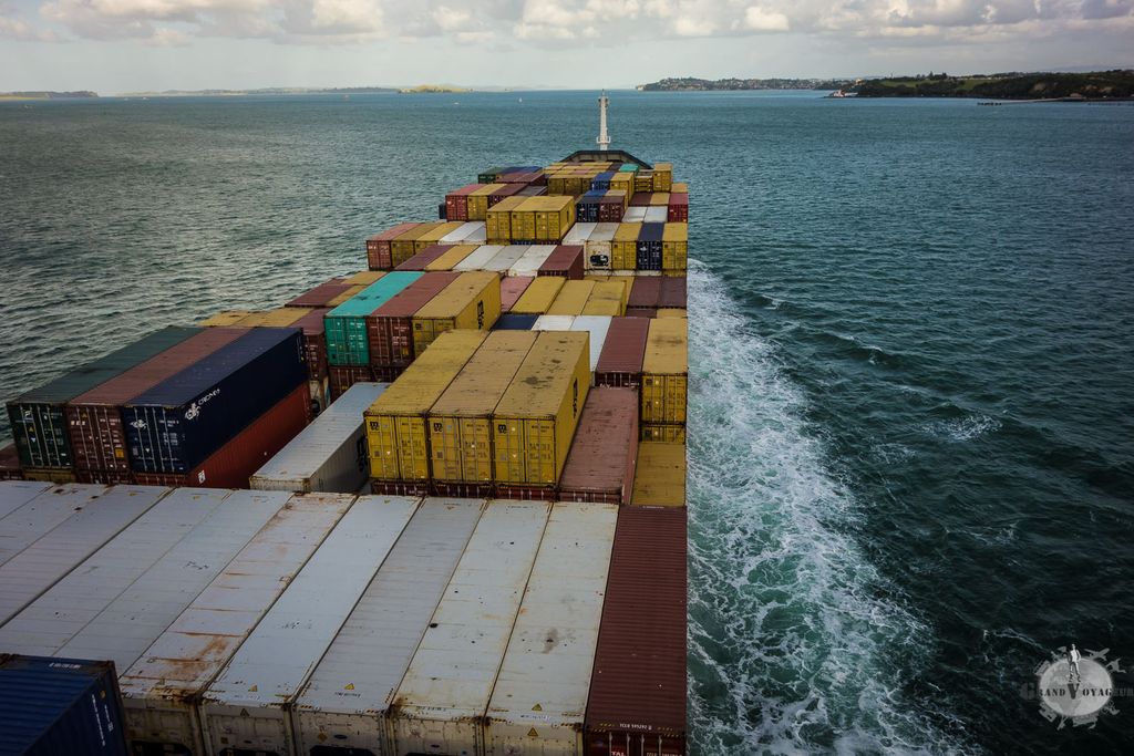 La photo donne l'impression que nous sommes très hauts. En réalité nous sommes à la même hauteur que sur les autres cargos, c'est juste que celui-ci est particulièrement peu chargé.