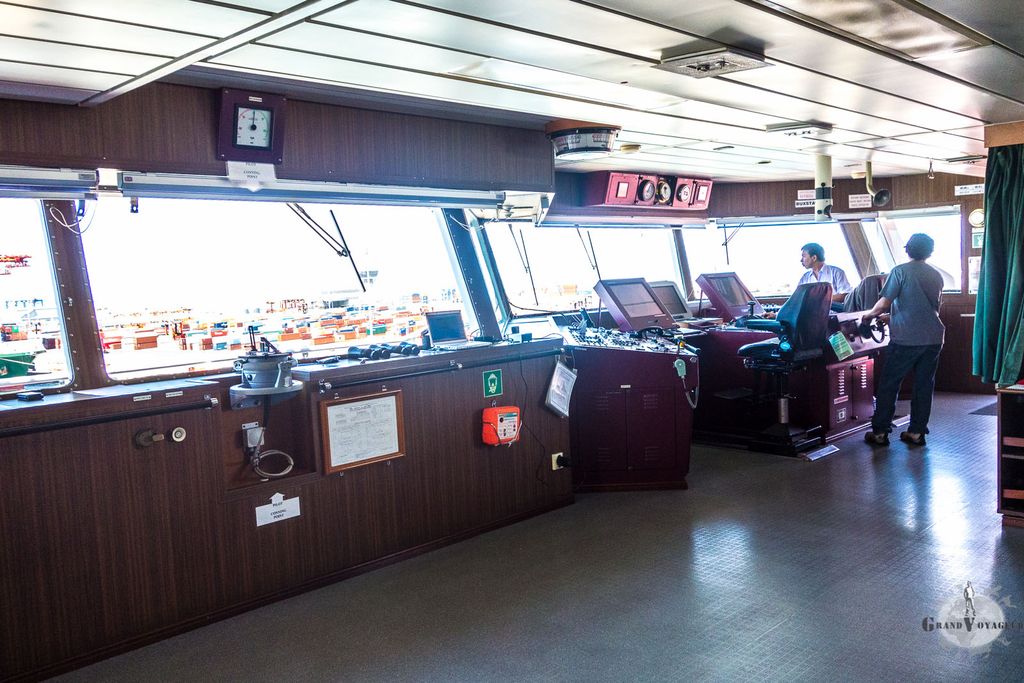 Pendant les opérations, au poste de navigation.