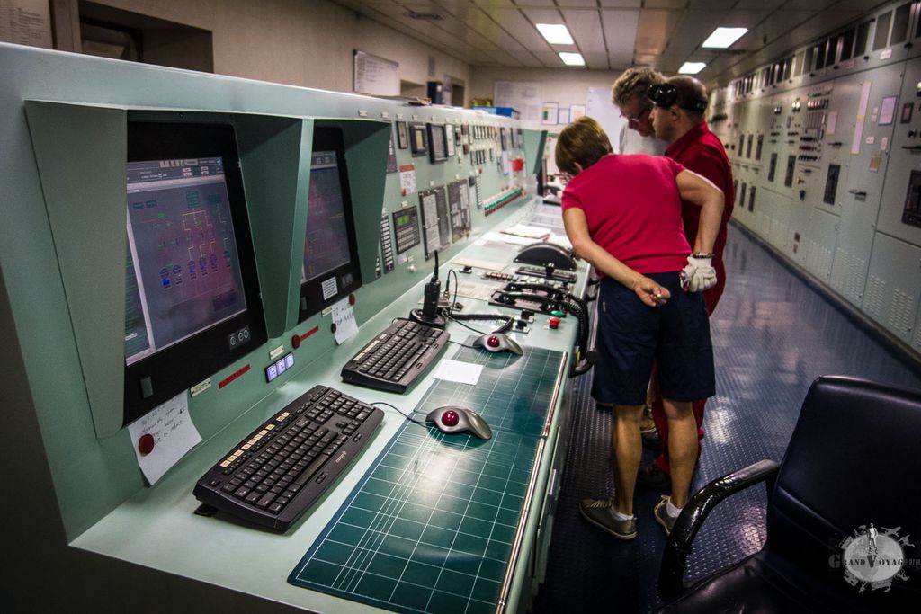 Les consoles de la salle de contrôle.