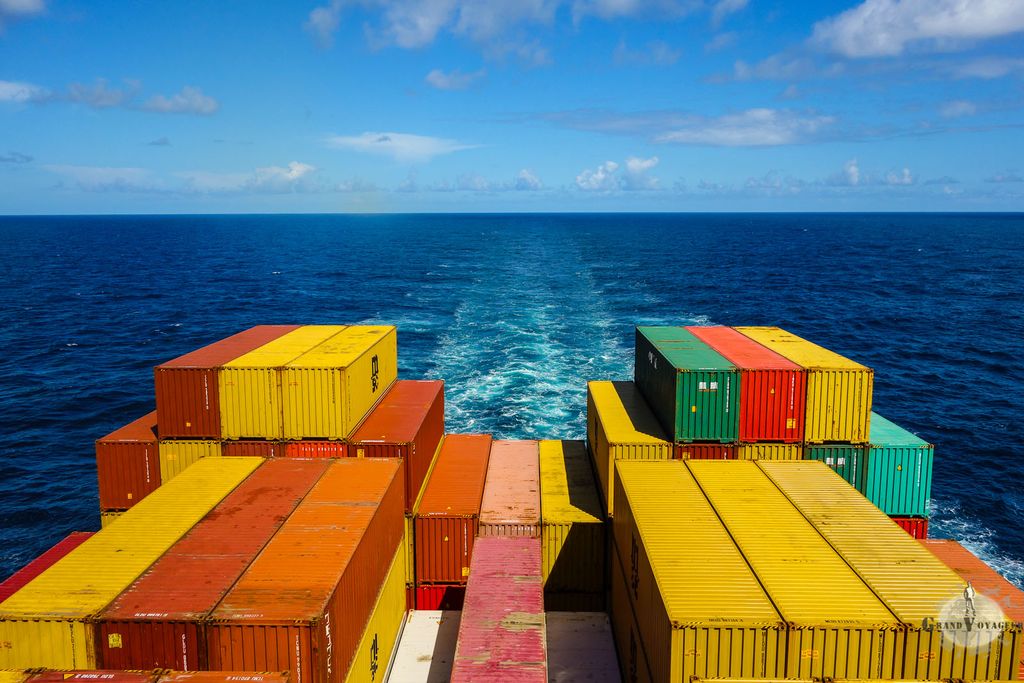 Derrière nous, de l'eau