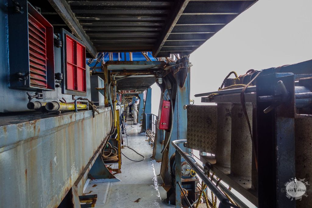 Opération peinture en cours, on regagne l'autre côté.