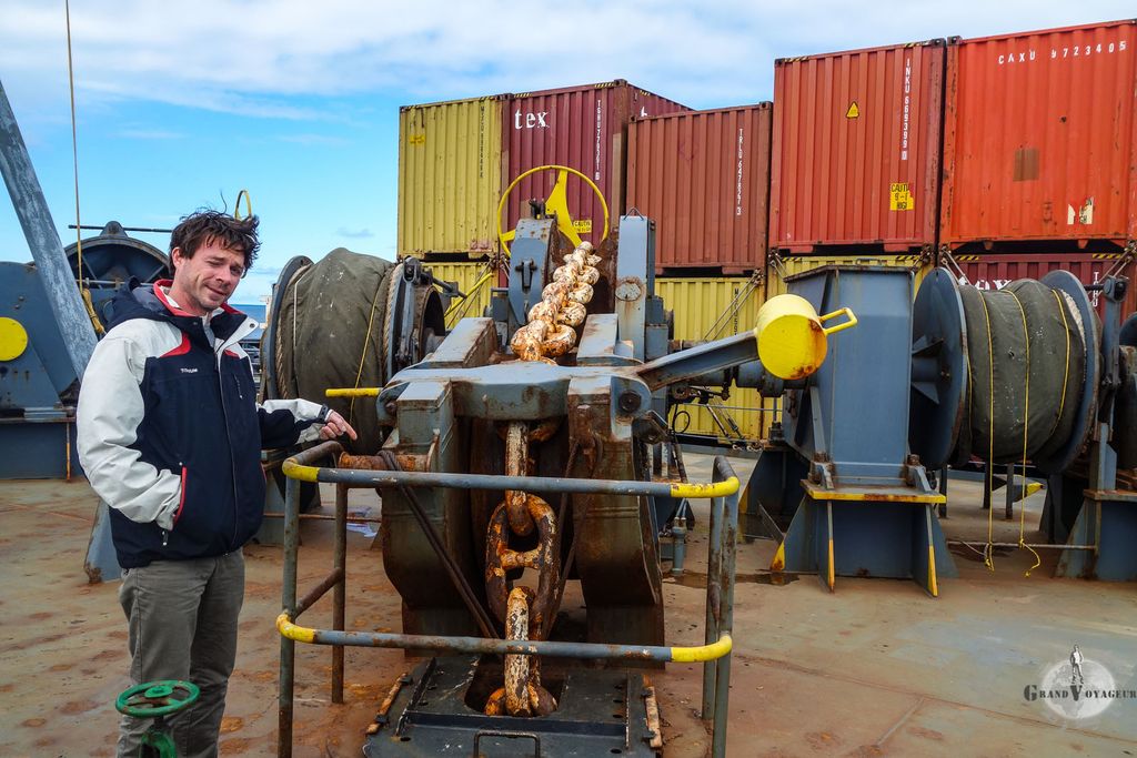 Après une recherche minutieuse, Émeric a enfin trouvé les chaînons auxquels est accrochée une des deux ancres.