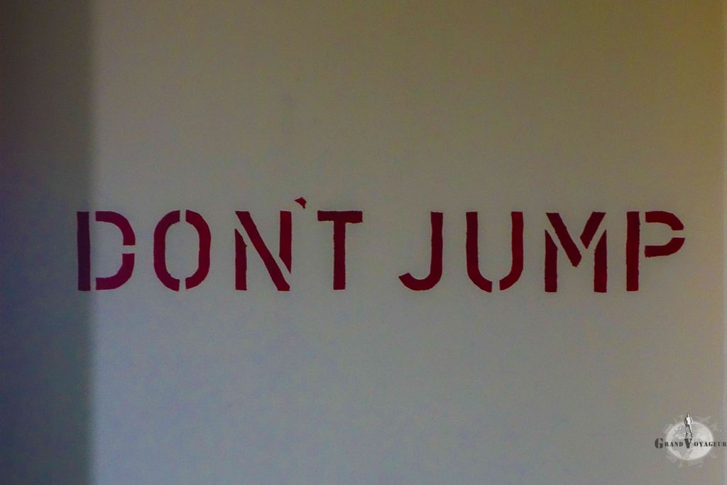 Oh no ! J'ai failli avoir une attaque et voulu sauter du bateau pour repartir à la nage quand j'ai vu ça... mais je n'avais pas le droit de sauter. Oh no ! J'ai failli avoir une attaque et voulu sauter du bateau pour repartir à la nage quand j'ai vu ça... mais je n'avais pas le droit de sauter.