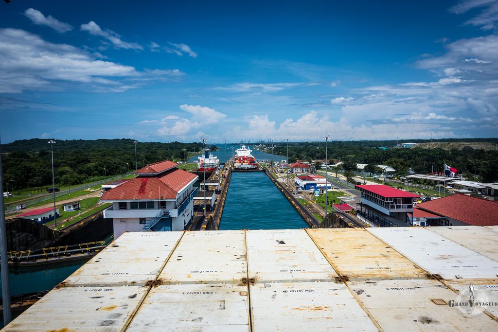 Derrière nous, les 2 écluses. Encore une et nous aurons quitté l'Atlantique !