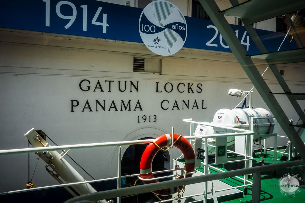 Depuis le mess des officiers, on peut continuer à observer le passage des Gatún Locks.