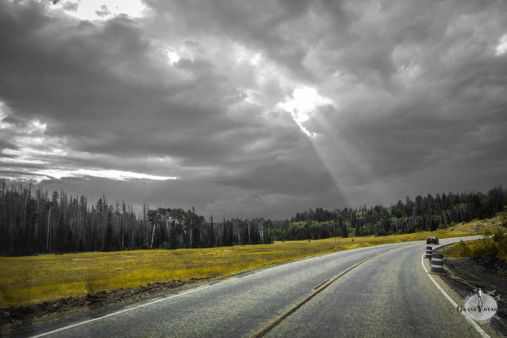 La route au sortir du Bryce Canyon, toujours aussi belle... La route au sortir du Bryce Canyon, toujours aussi belle...